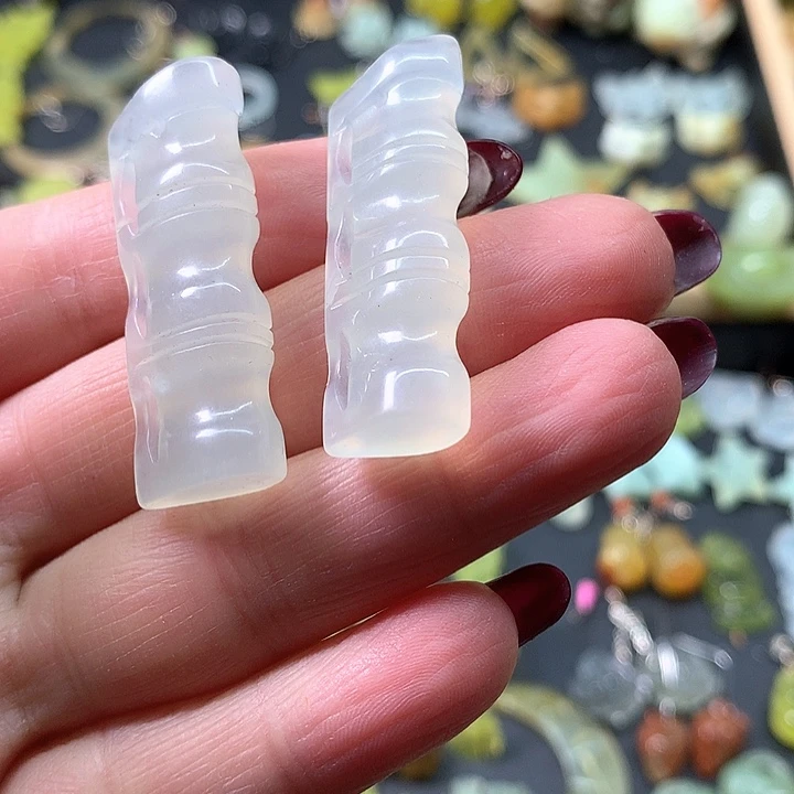 蛇纹石玉颈饰未镶嵌