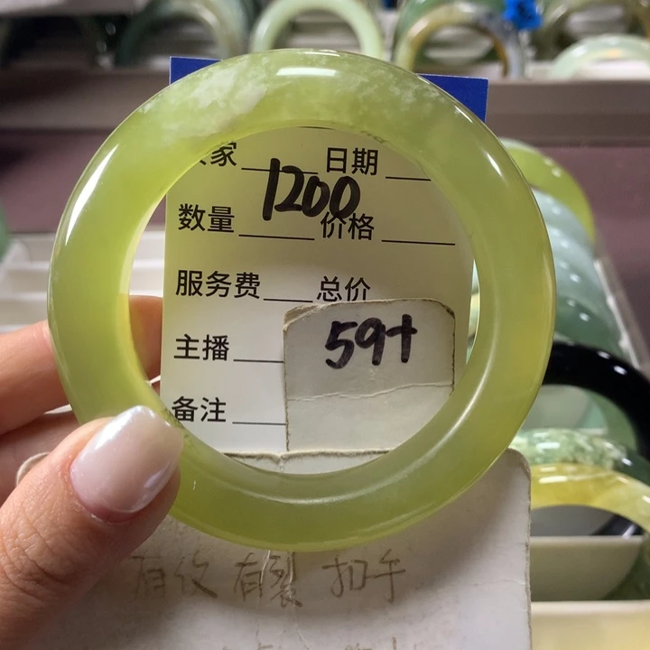 蛇纹石玉未镶嵌手镯1200