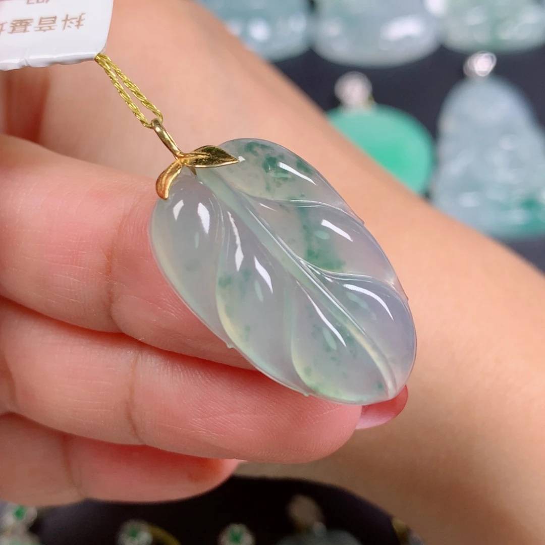 翡翠18K金镶嵌颈饰叶子
