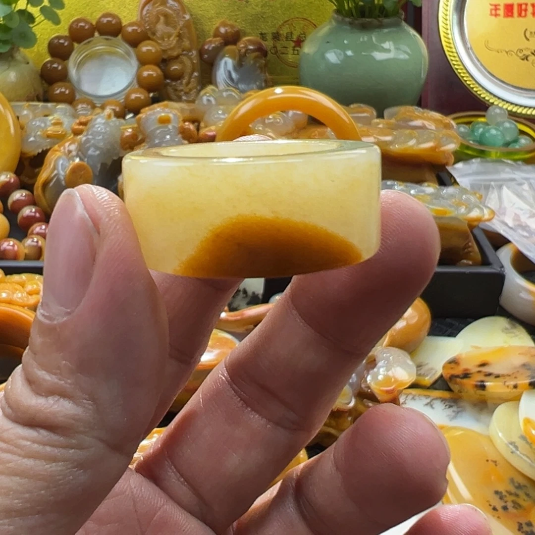 石英质玉未镶嵌颈饰