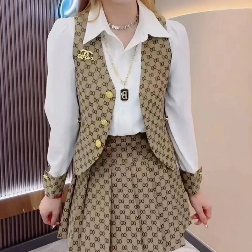 时尚减龄套装女2025新款长袖衬衫上衣修身马甲百褶短裙三件套装女