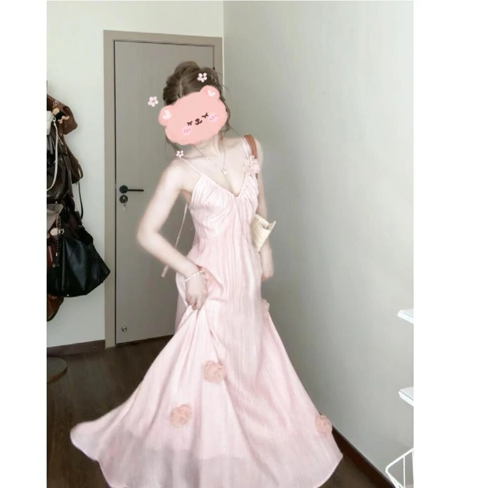 2025新款法式高级感度假风气质时尚立体花朵V领吊带连衣裙女