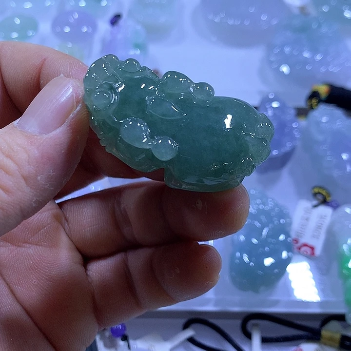 小***婷翡翠未镶嵌颈饰天然翡翠A货吊坠