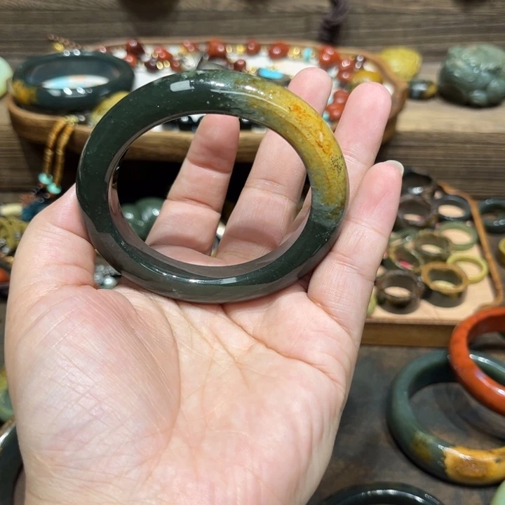 鹿***晗岫岩河磨玉（透闪石质玉）未镶嵌手镯