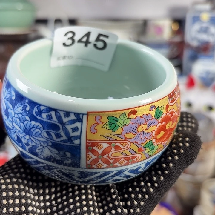 闪给林觉钵子一只