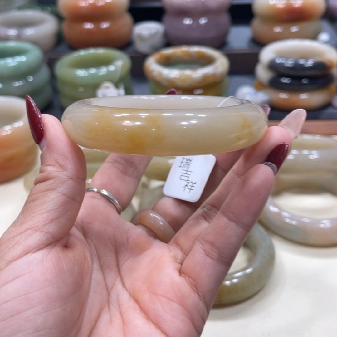未镶嵌手镯石英岩玉