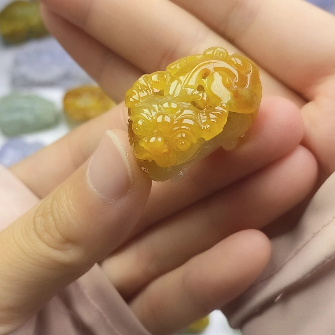颈饰未镶嵌翡翠貔貅