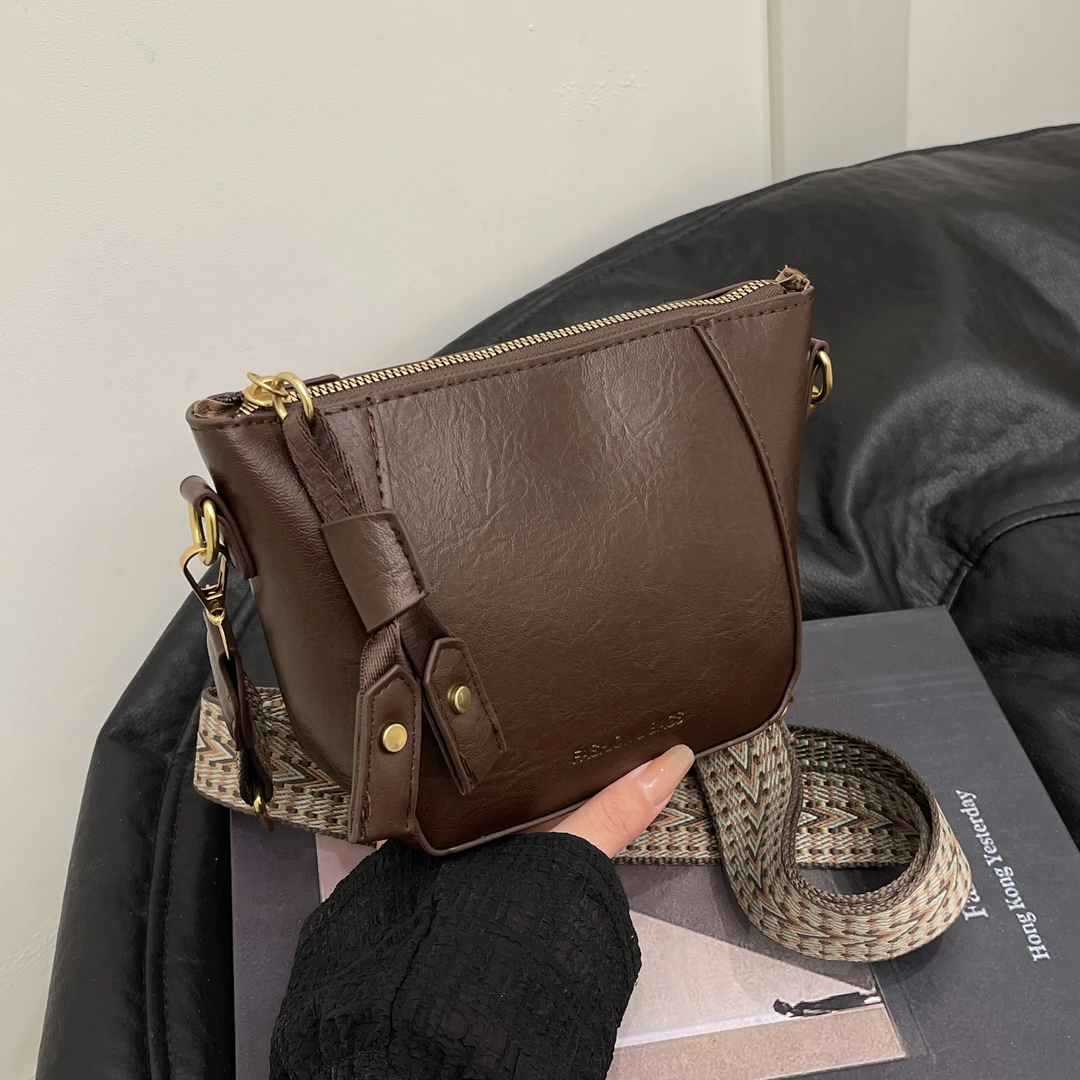 今年新款小众设计贝壳包高级感简约时尚爆款包包女复古单肩斜跨包