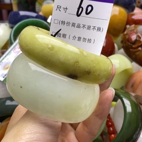 未镶嵌手镯石英质玉