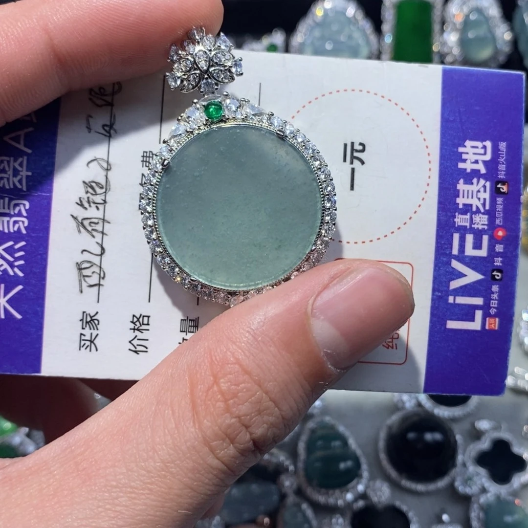 翡翠颈饰未镶嵌翡翠