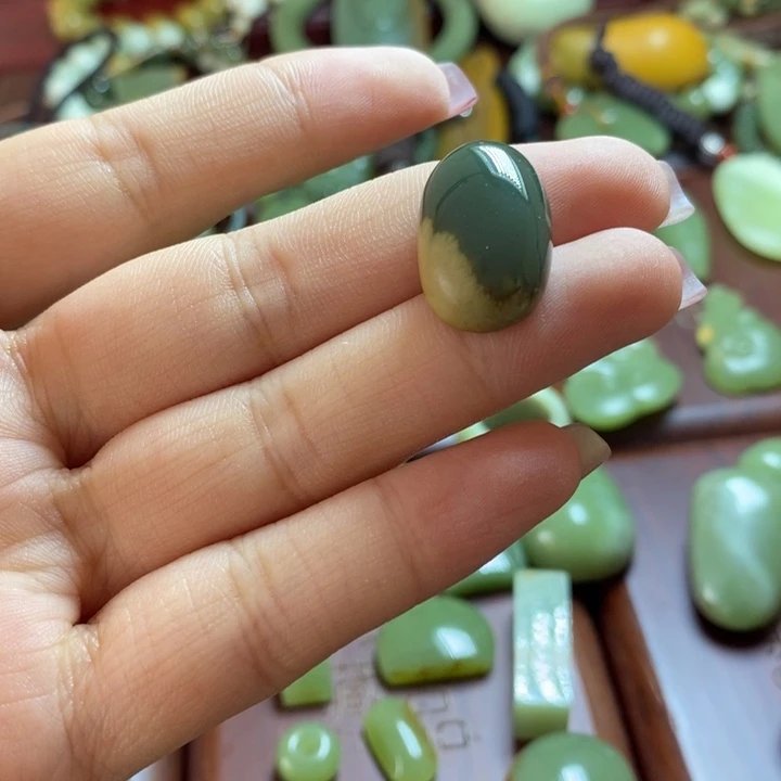 岫岩河磨玉（透闪石质玉）颈饰未镶嵌