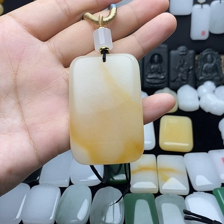 纯***家颈饰未镶嵌石英质玉