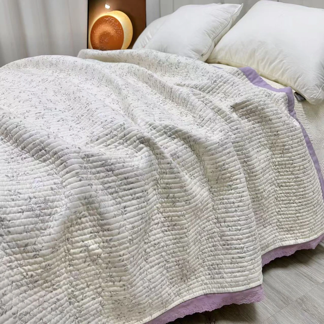 【微瑕】菲菲兔-白底花边针织棉绗缝双人床盖2*2.3m