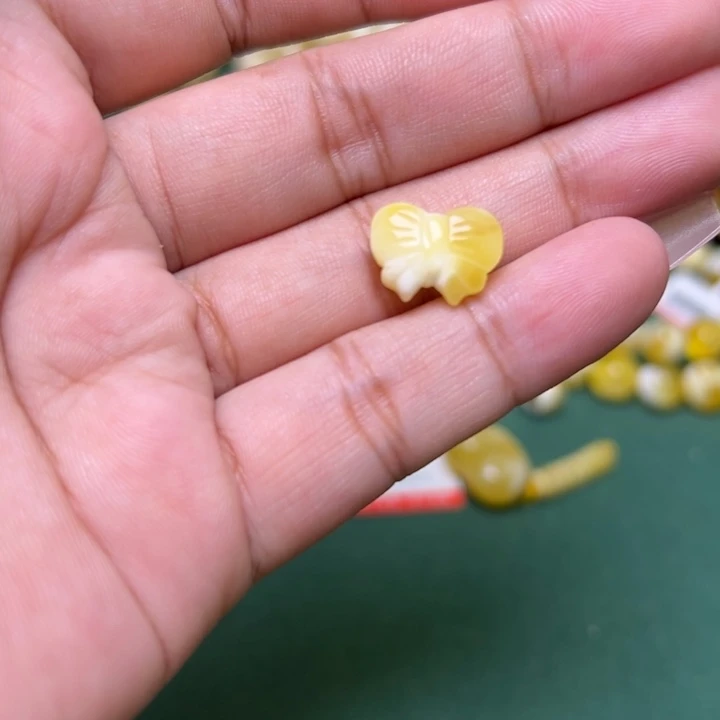 蜜蜡未镶嵌珠宝奇石