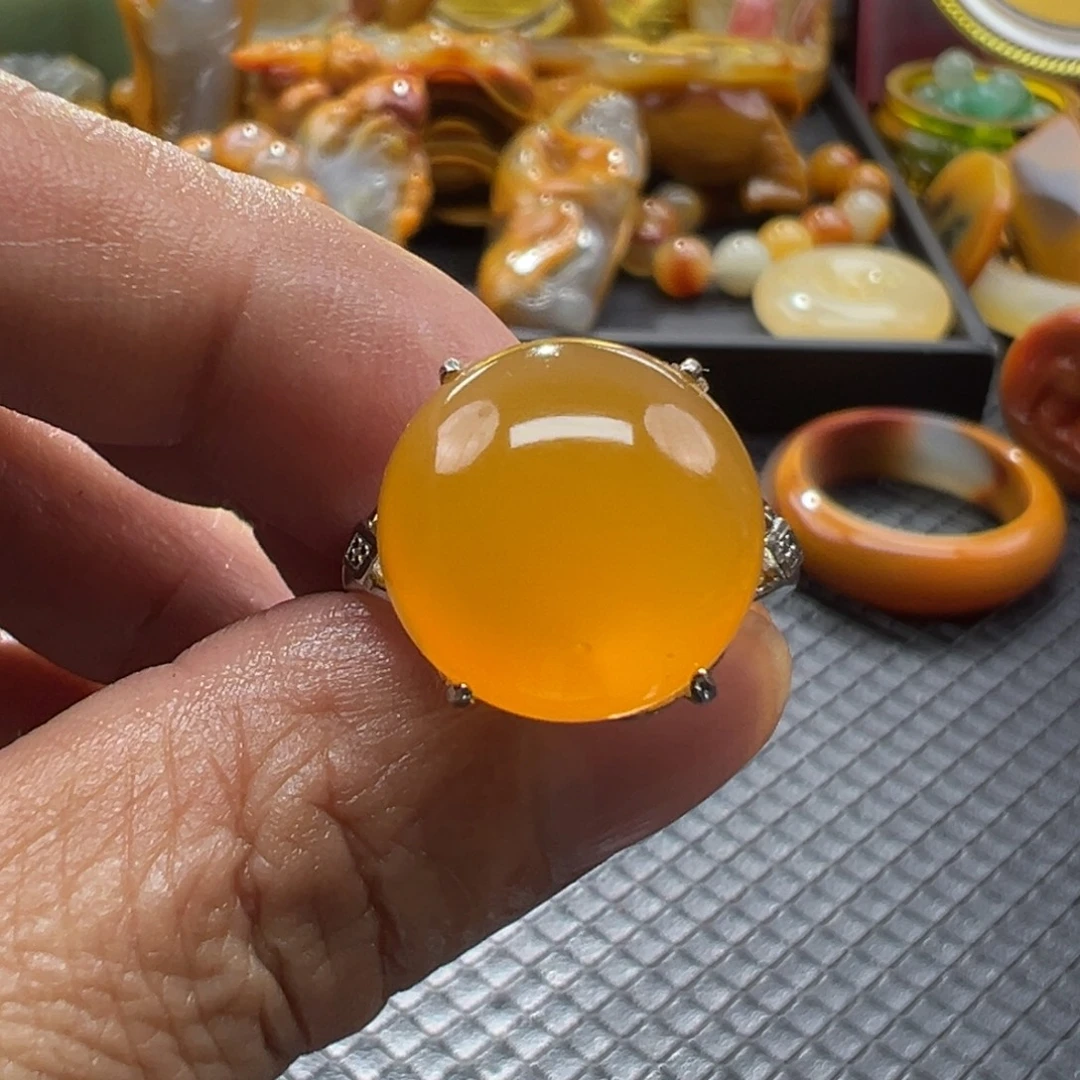 颈饰未镶嵌石英质玉
