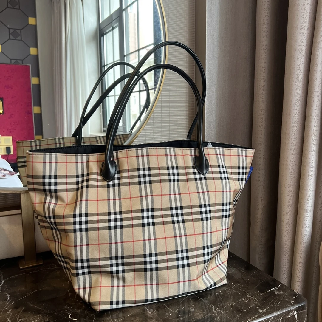 95新 BURBERRY/博柏利 XM/格纹拼黑手提单肩托特包/PF11526002