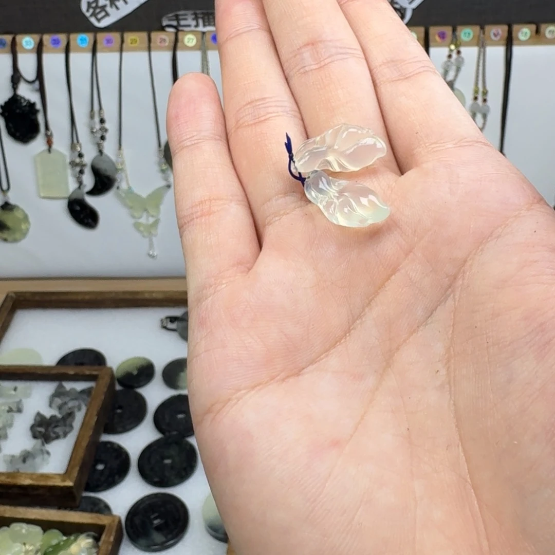 蛇纹石玉吊坠未镶嵌“**”