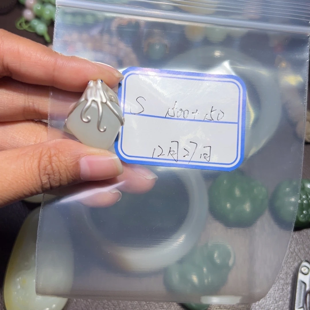 S***k和田玉未镶嵌颈饰