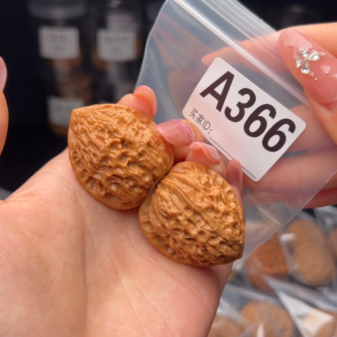 文玩核桃吊坠金牛33