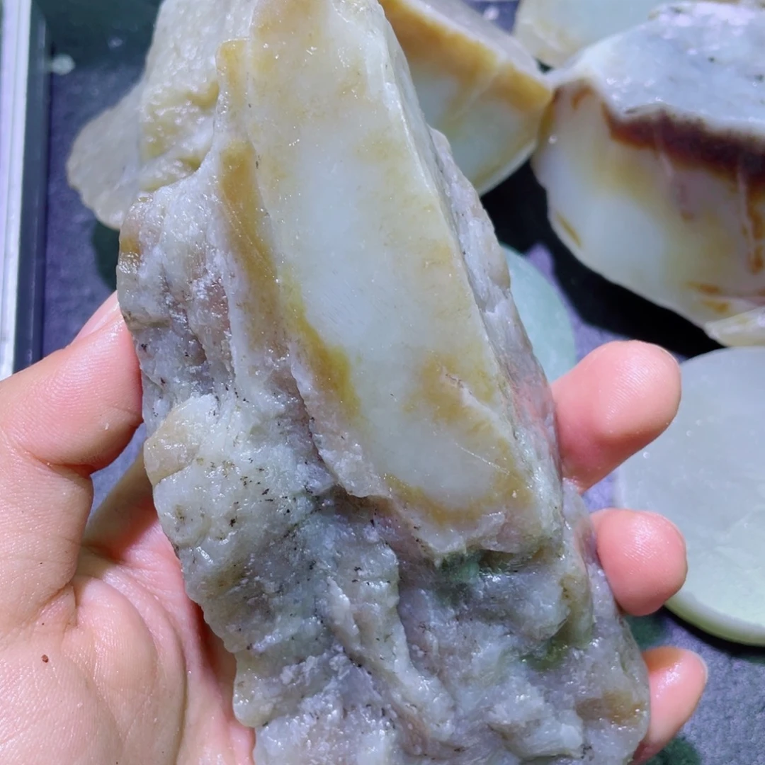 和田玉未镶嵌珠宝半成品