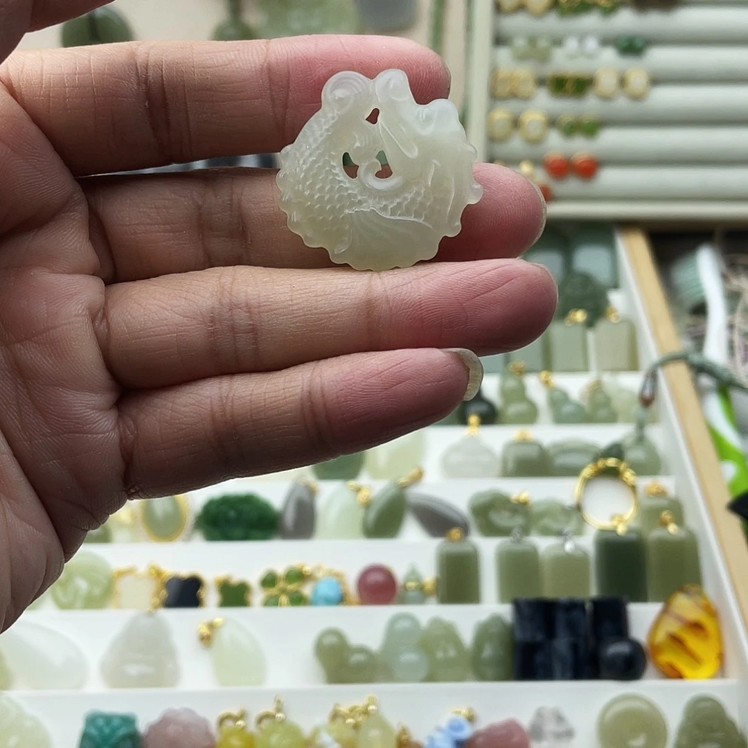 和田玉未镶嵌吊坠(不含链)