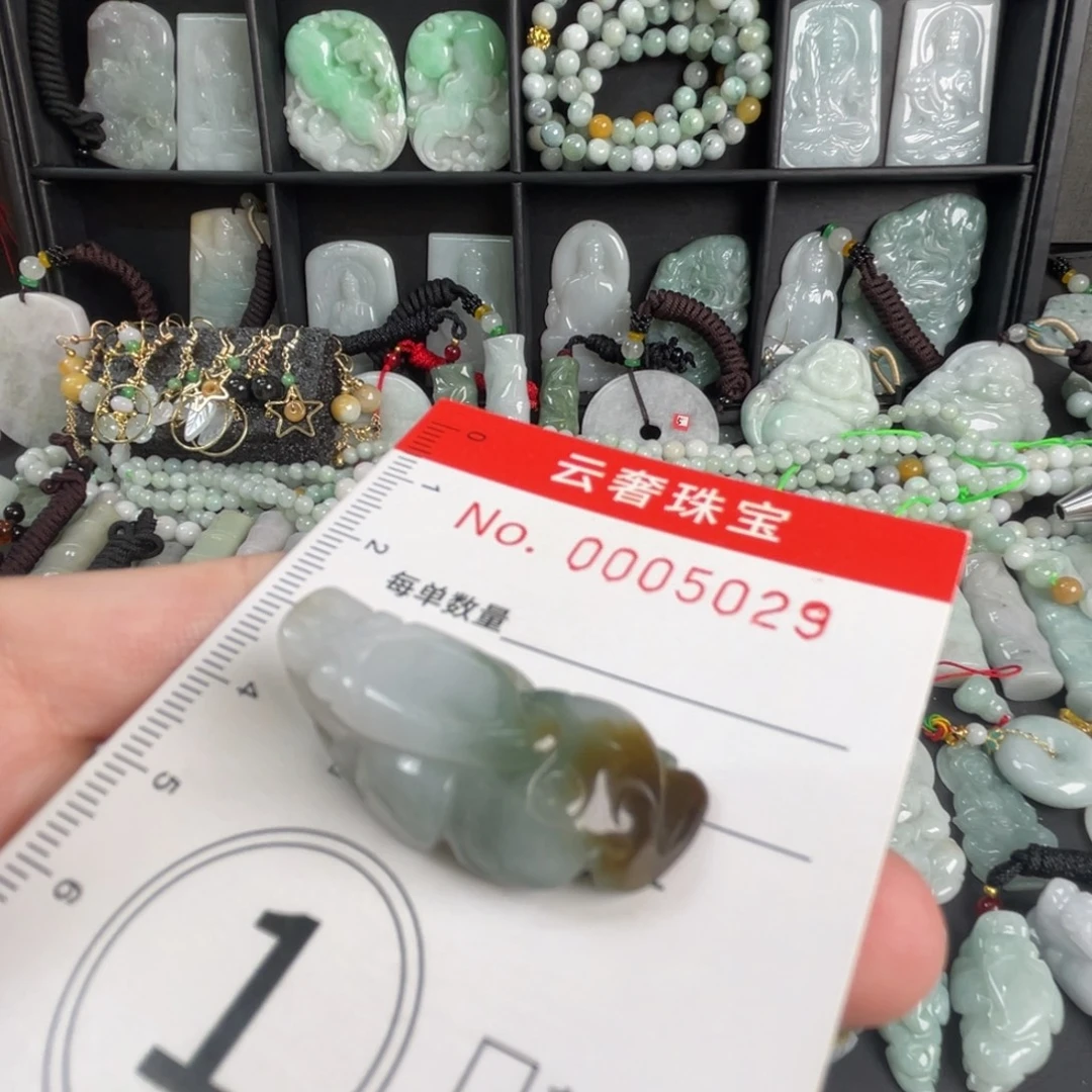 翡翠未镶嵌吊坠(不含链)微瑕