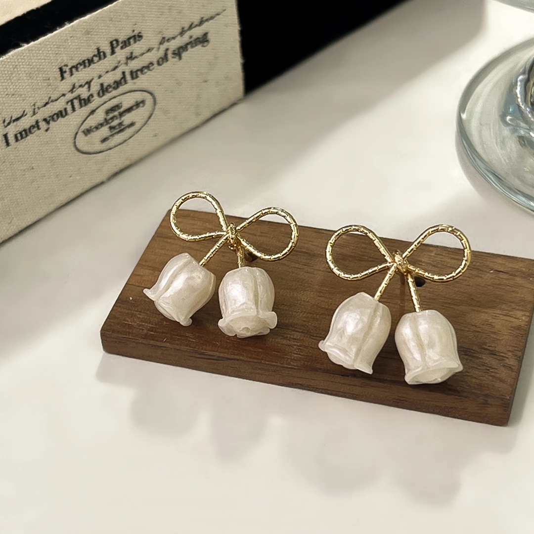 铜合金轻奢风时尚新款耳钉WH1046