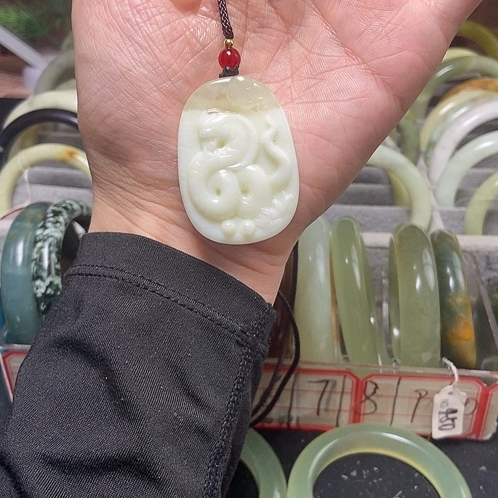 蛇纹石玉手镯未镶嵌