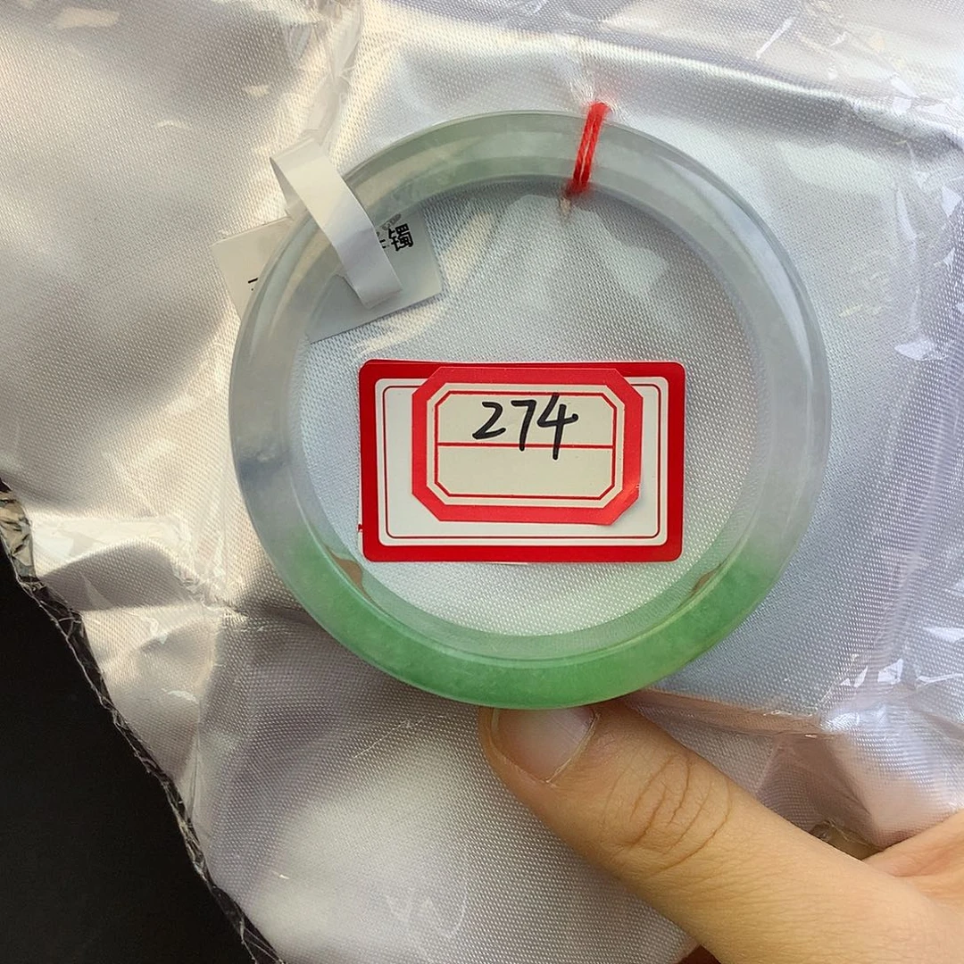 小***姐翡翠未镶嵌手镯274