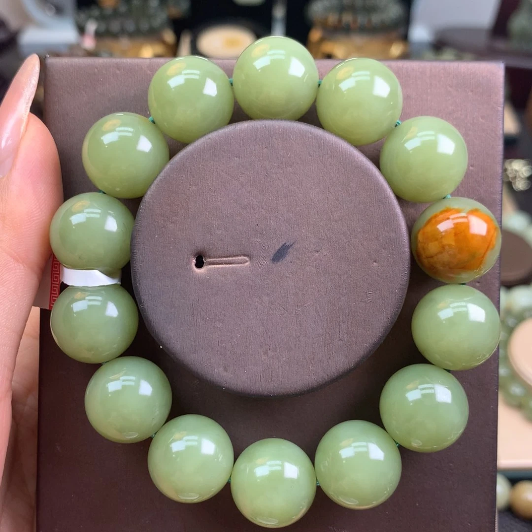 和田玉手链未镶嵌小****?