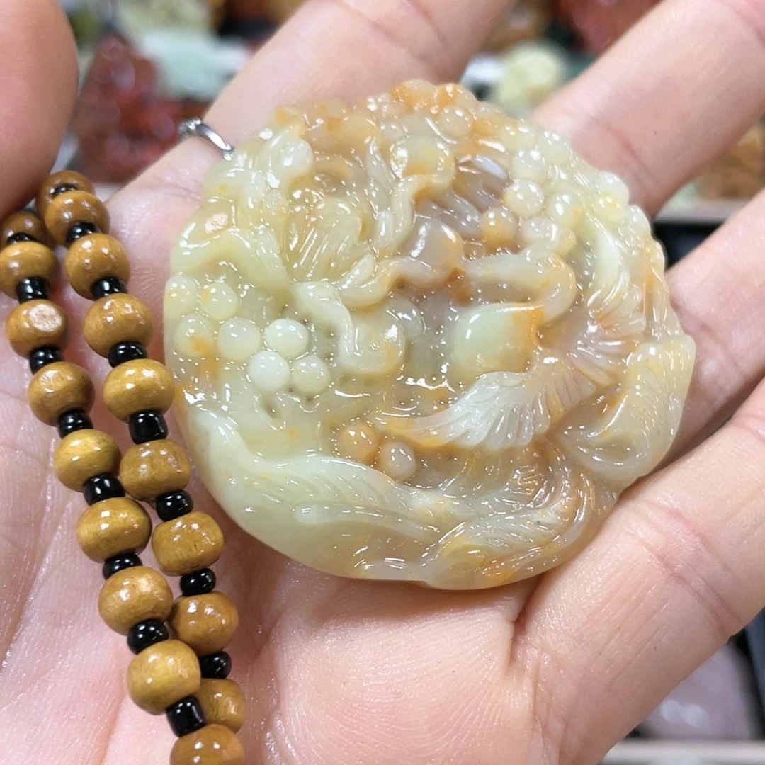 蛇纹石玉颈饰合金