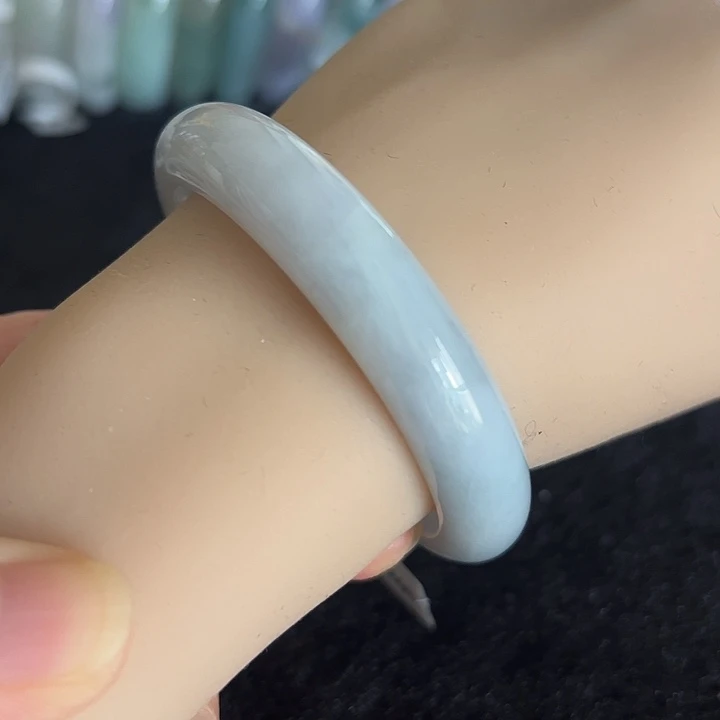 *****翡翠未镶嵌手镯编号41864圈口55