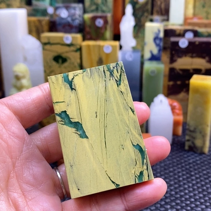 云南石东**守青田石印章石