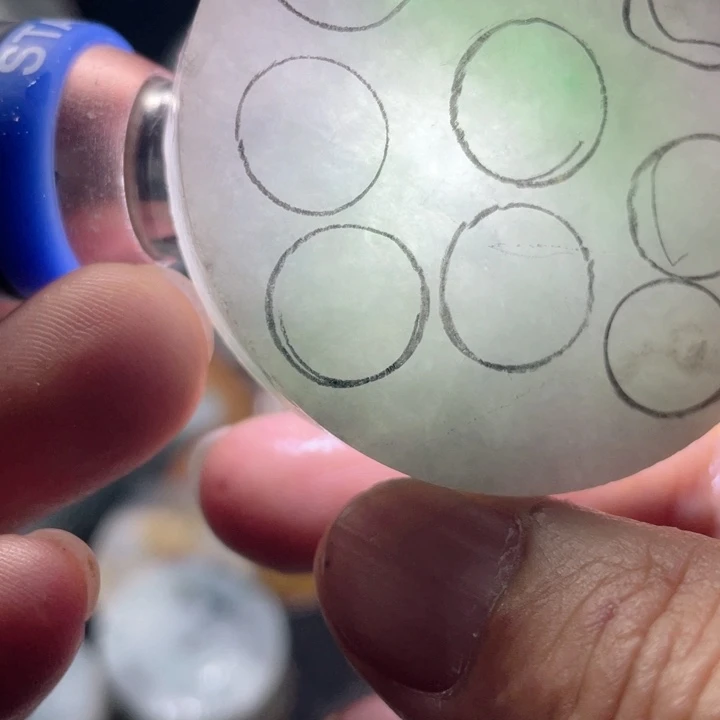 翡翠未镶嵌颈饰翡翠手镯心