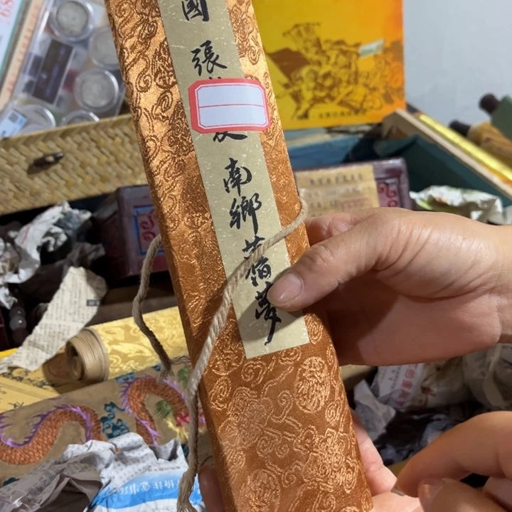 瓷片就坐我后面还有一个很重要