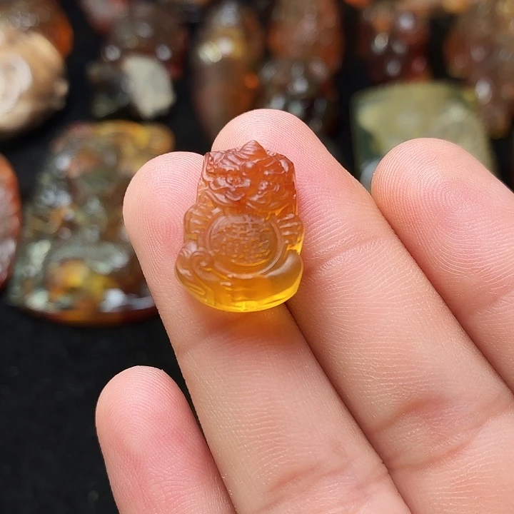 琥珀未镶嵌裸石15