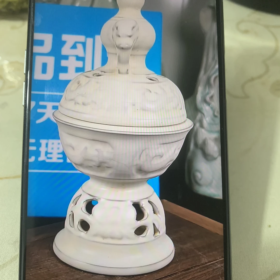 海 瓷 单色釉弦纹瓶