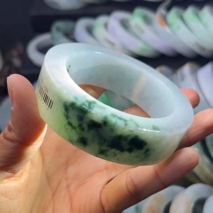 定制翡翠未镶嵌翡翠手镯