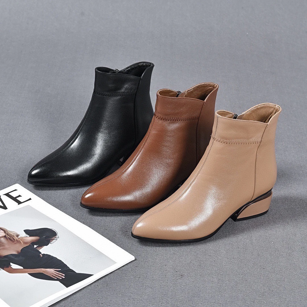 新款真皮中跟短靴女秋冬百搭时尚粗跟尖头马丁靴