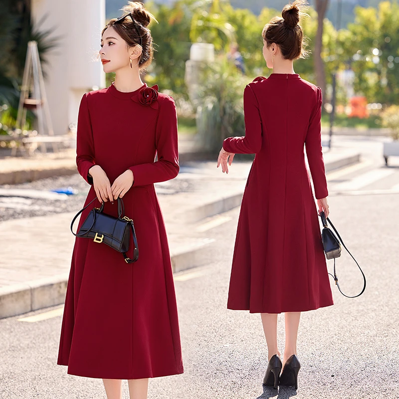 连衣裙春秋显瘦气质长袖2025新款中长款修身新娘酒红结婚新年装