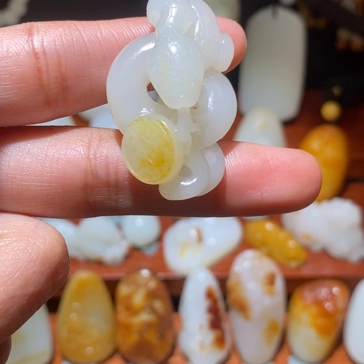 和田玉未镶嵌颈饰