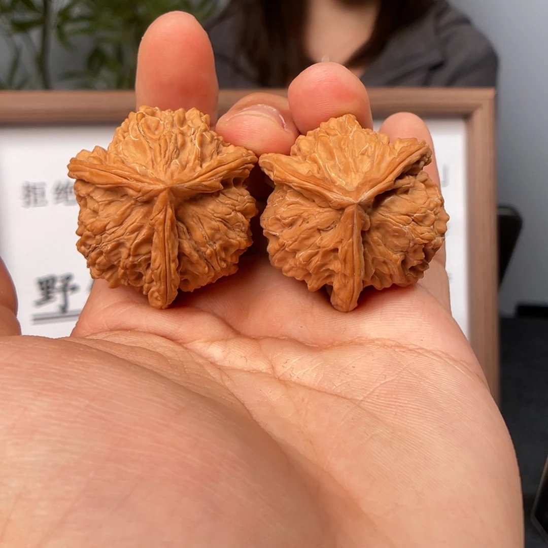 文玩核桃把件三棱盘山