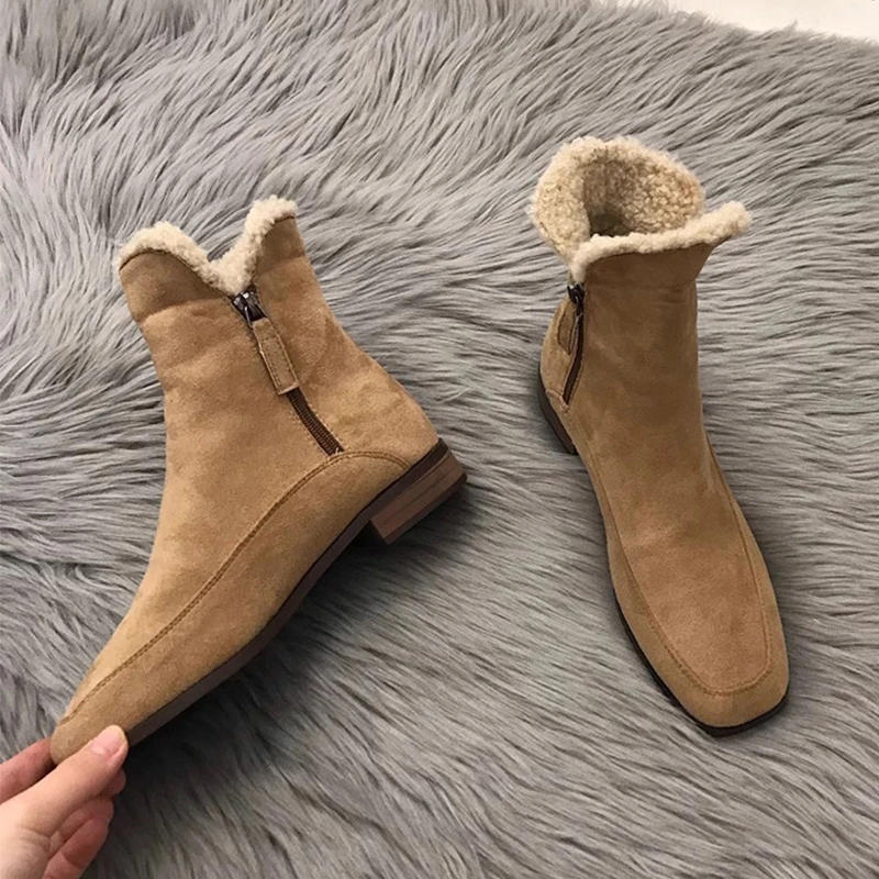 今年流行的短靴2024新款低跟加绒侧拉链雪地靴甜酷风磨砂皮毛毛靴
