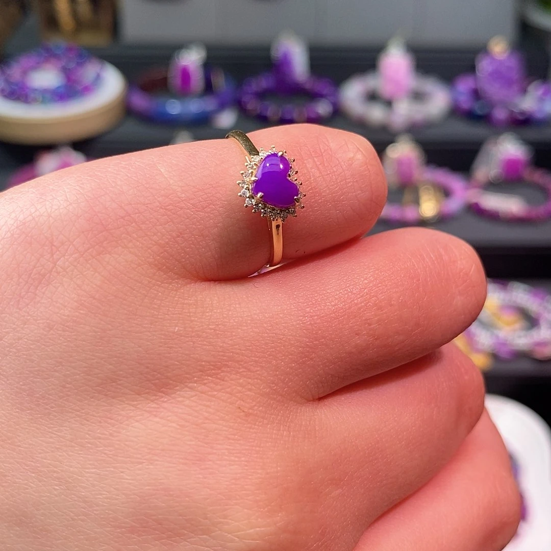 18K金镶嵌苏纪石（舒俱来）戒指