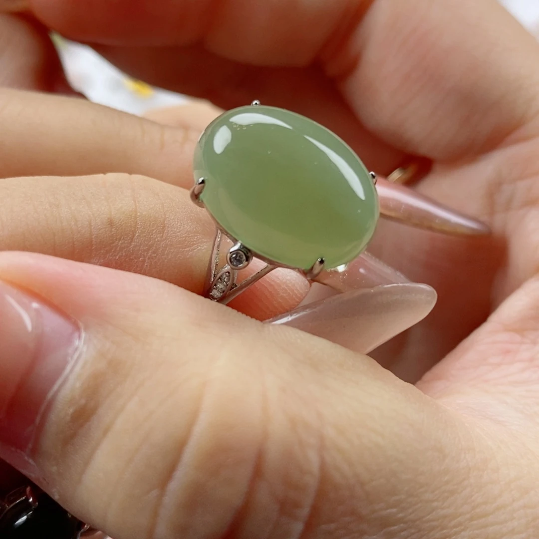 未镶嵌戒指和田玉