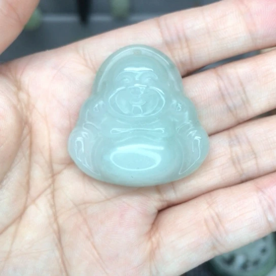 透闪石质玉颈饰未镶嵌
