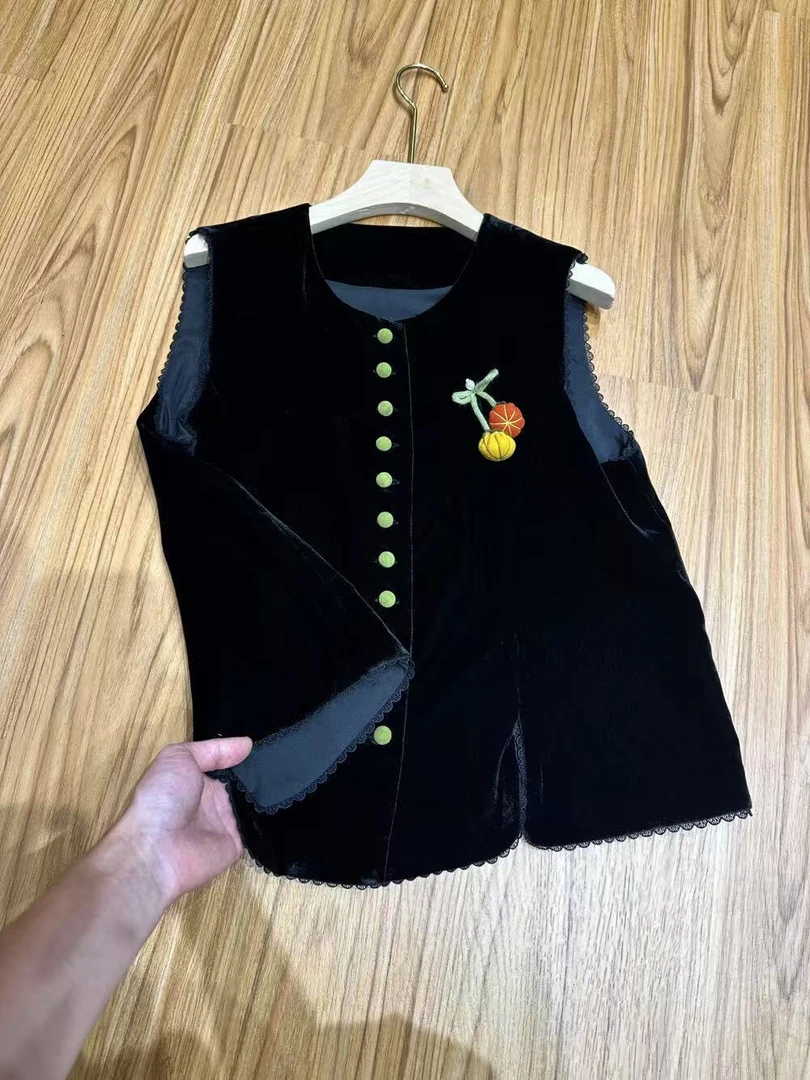 复古蕾丝拼接丝绒马甲女2025秋季新款高级感南瓜胸针坎肩背心上衣