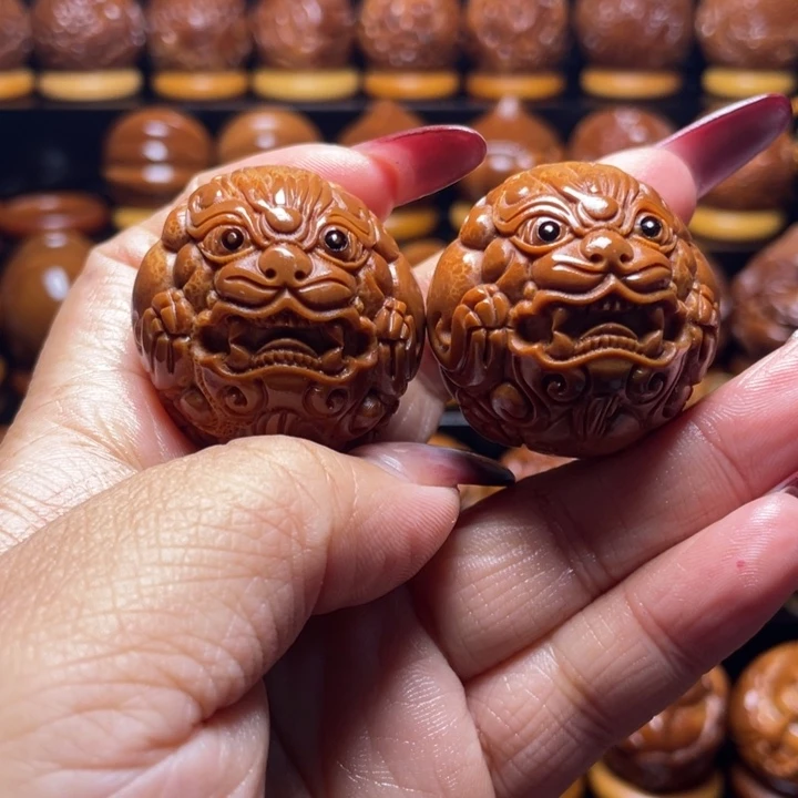 用***9橄榄核把件橄榄雕刻