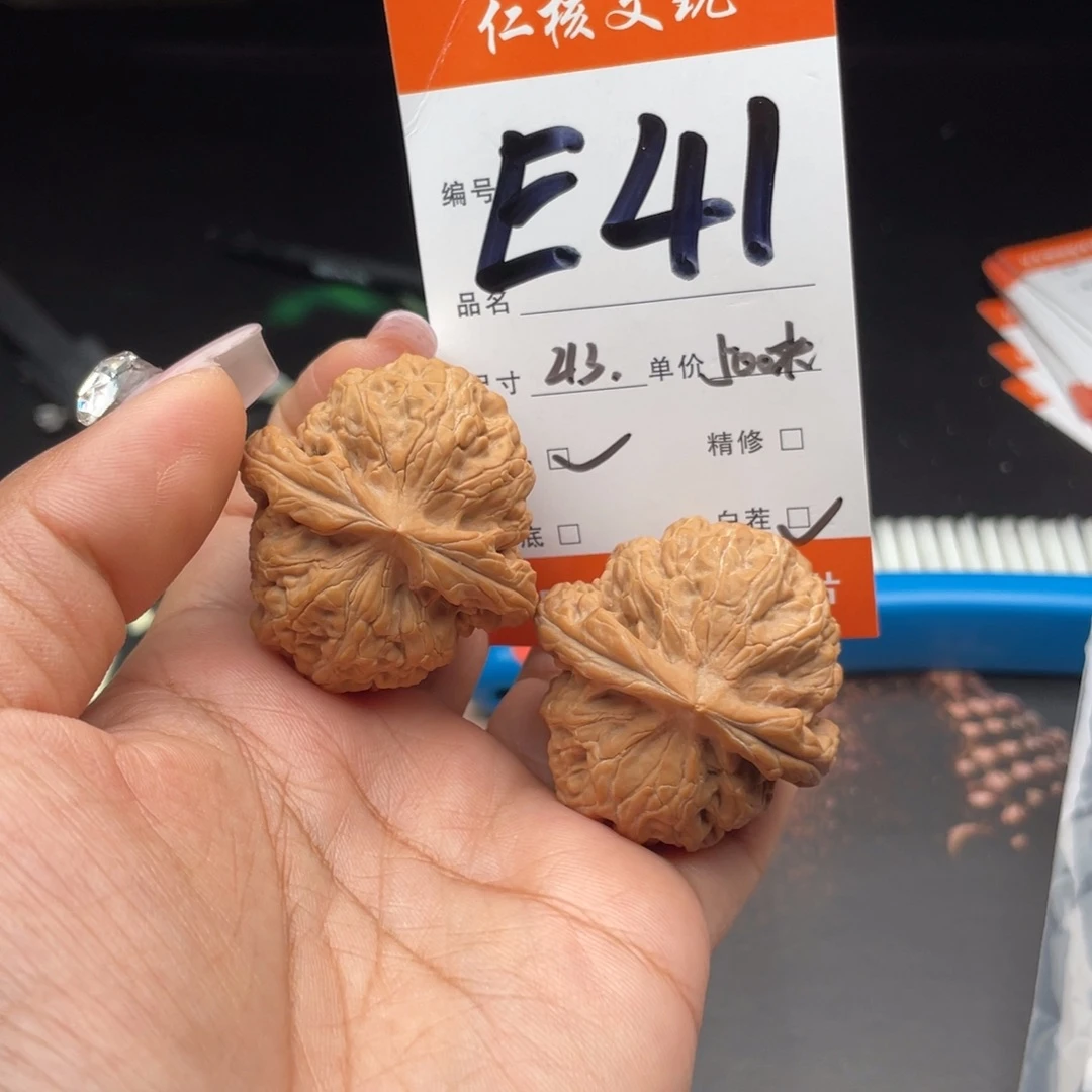 ****生把件文玩核桃43尺寸红锦鲤