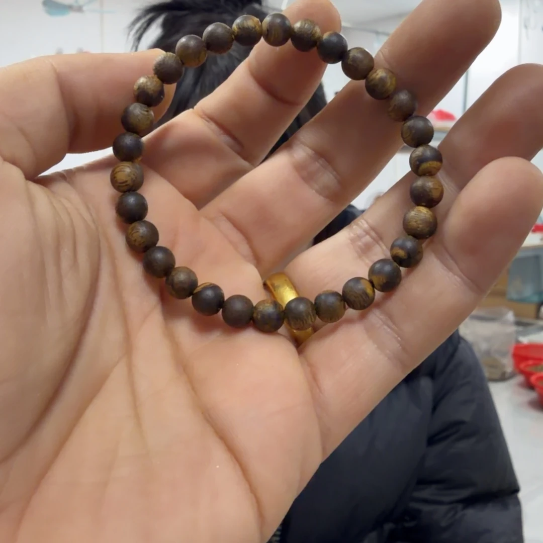 沉香沉香碎屑莺歌绿圆6mm